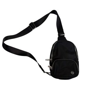 LULULEMON Everywhere Sling Crossbody Bag, Small 2L, Black. Excellent Condition